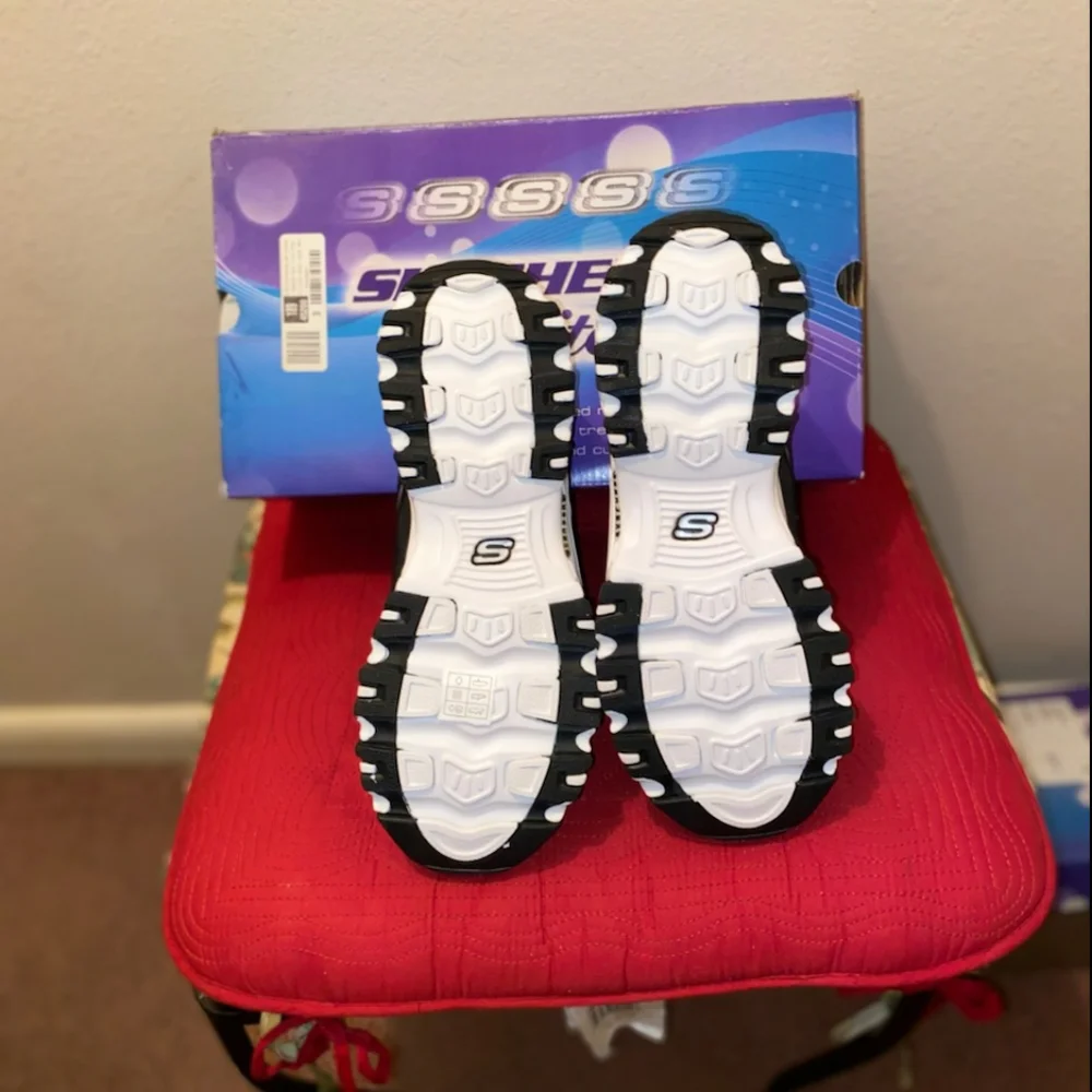 Skechers D'Lites (Black and White) - Picture 3 of 5